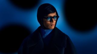 ŽHAVÁ NOVINKA HOYA - samozabarvovací brýlové čočky, které jsou v "odbarveném" stavu zabarvené v pestrých barvách (žlutá,...